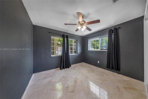 Снять в аренду виллу или дом в Норт-Бей-Виллидж, Флорида 4 спальни, 143.26м2, № 1891083 - фото 18