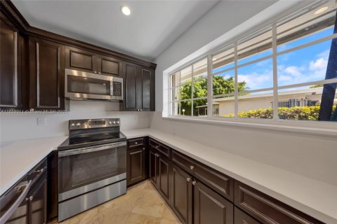 Снять в аренду виллу или дом в Норт-Бей-Виллидж, Флорида 4 спальни, 143.26м2, № 1891083 - фото 9