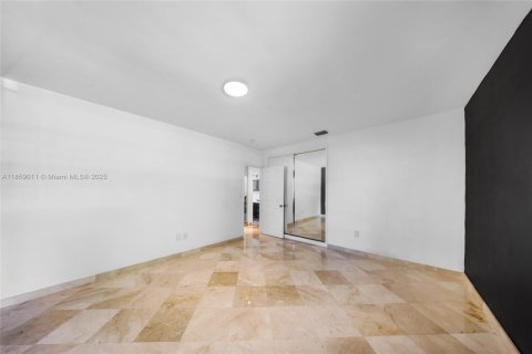 Снять в аренду виллу или дом в Норт-Бей-Виллидж, Флорида 4 спальни, 143.26м2, № 1891083 - фото 15