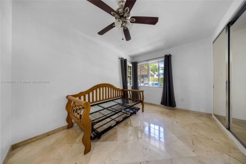 Снять в аренду виллу или дом в Норт-Бей-Виллидж, Флорида 4 спальни, 143.26м2, № 1891083 - фото 26