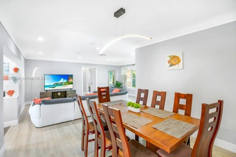 House in Fort Lauderdale, Florida 4 bedrooms, 213.3 sq.m. № 1995621 - photo 7