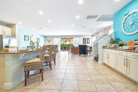 House in Kissimmee, Florida 11 bedrooms, 510.59 sq.m. № 2114519 - photo 9