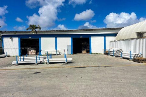 Commercial property in Medley, Florida № 1867261 - photo 3