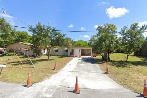 House in Pompano Beach, Florida 3 bedrooms, 91.79 sq.m. № 1823861 - photo 1