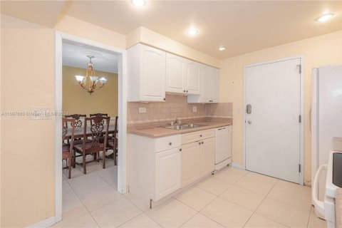 Condominio en venta en Miami, Florida, 3 dormitorios, 178.84 m2 № 1712168 - foto 12
