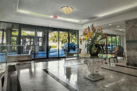 Condominio en venta en Miami, Florida, 3 dormitorios, 178.84 m2 № 1712168 - foto 2