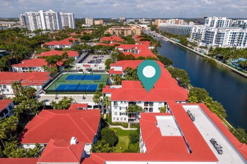 Condo in Aventura, Florida, 3 bedrooms № 2071263 - photo 2