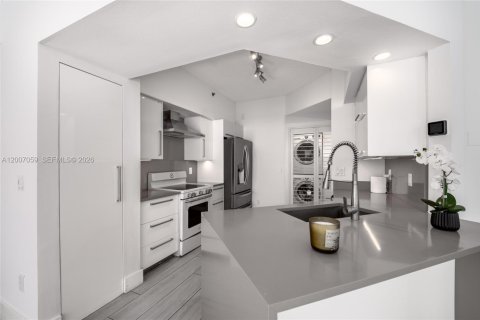 Condo in Aventura, Florida, 3 bedrooms № 2071263 - photo 18