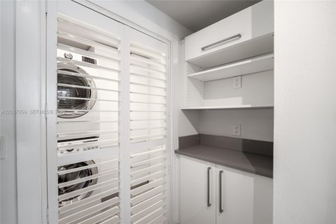 Condo in Aventura, Florida, 3 bedrooms № 2071263 - photo 16