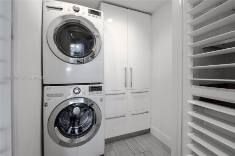 Condo in Aventura, Florida, 3 bedrooms № 2071263 - photo 12