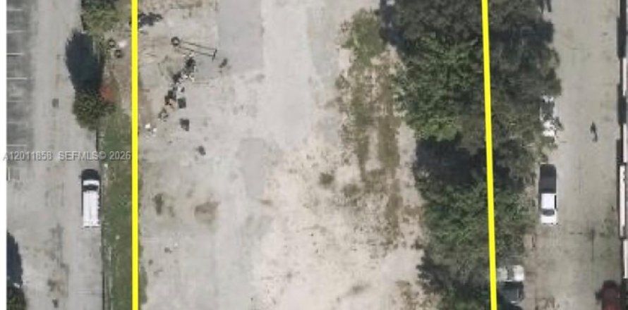 Commercial property in Miami, Florida № 2074873