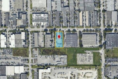 Commercial property in Miami, Florida № 2074873 - photo 2