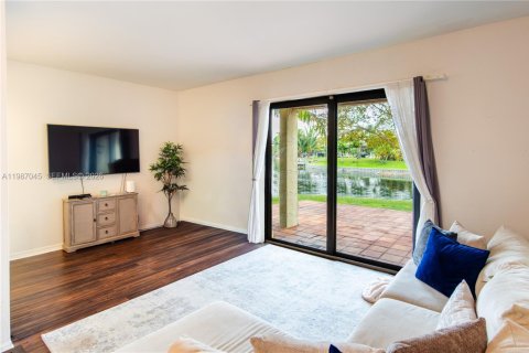 Adosado en alquiler en Pembroke Pines, Florida, 4 dormitorios, 150.13 m2 № 2048792 - foto 13