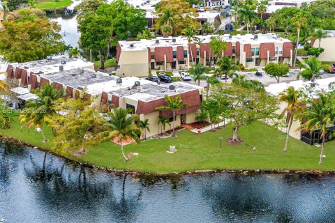 Adosado en alquiler en Pembroke Pines, Florida, 4 dormitorios, 150.13 m2 № 2048792 - foto 15