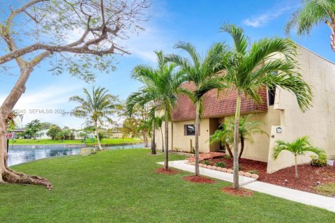 Adosado en alquiler en Pembroke Pines, Florida, 4 dormitorios, 150.13 m2 № 2048792 - foto 2