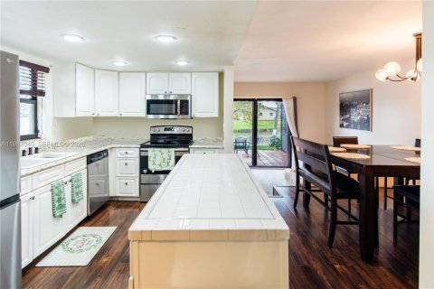 Adosado en alquiler en Pembroke Pines, Florida, 4 dormitorios, 150.13 m2 № 2048792 - foto 3
