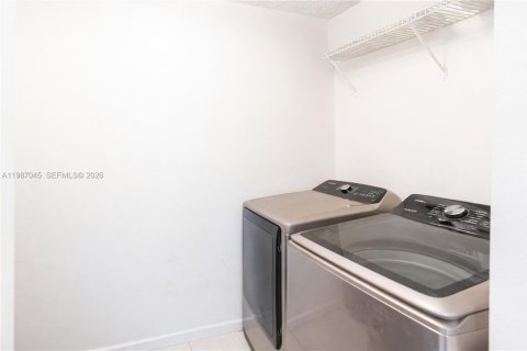 Adosado en alquiler en Pembroke Pines, Florida, 4 dormitorios, 150.13 m2 № 2048792 - foto 9