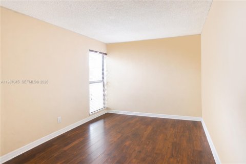 Adosado en alquiler en Pembroke Pines, Florida, 4 dormitorios, 150.13 m2 № 2048792 - foto 7