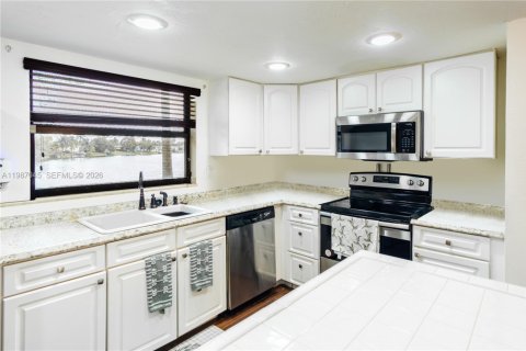 Adosado en alquiler en Pembroke Pines, Florida, 4 dormitorios, 150.13 m2 № 2048792 - foto 4