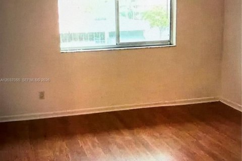 Condominio en alquiler en Hialeah, Florida, 2 dormitorios, 96.43 m2 № 2153888 - foto 6