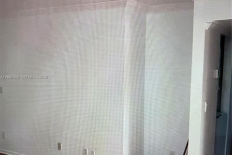 Condominio en alquiler en Hialeah, Florida, 2 dormitorios, 96.43 m2 № 2153888 - foto 3