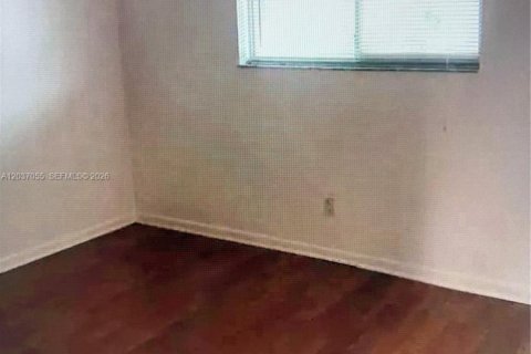 Condominio en alquiler en Hialeah, Florida, 2 dormitorios, 96.43 m2 № 2153888 - foto 4