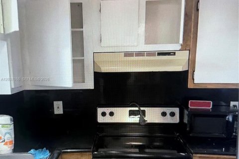 Condominio en alquiler en Hialeah, Florida, 2 dormitorios, 96.43 m2 № 2153888 - foto 8