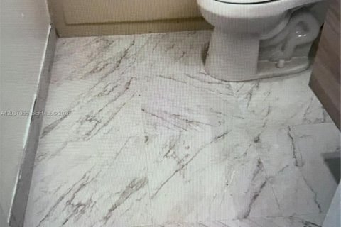Condominio en alquiler en Hialeah, Florida, 2 dormitorios, 96.43 m2 № 2153888 - foto 5