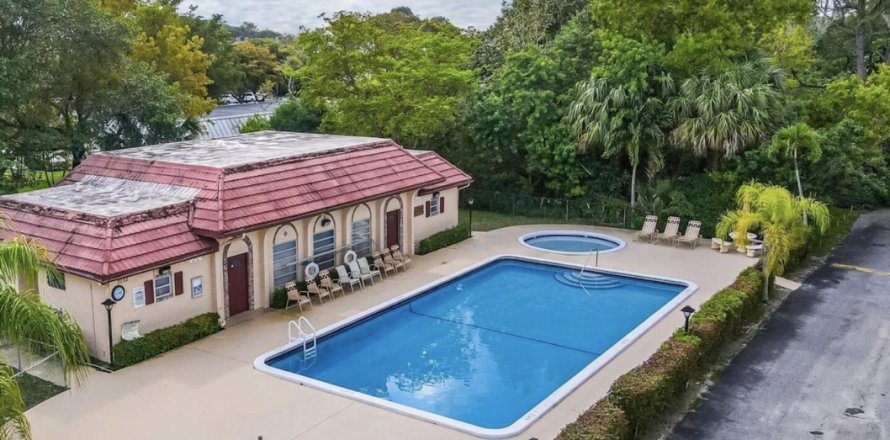 Condo in Coral Springs, Florida, 3 bedrooms № 1132680