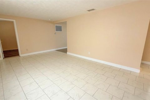 Villa ou maison à louer à New Port Richey, Floride: 3 chambres, 117.61 m2 № 2156638 - photo 3