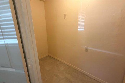 Villa ou maison à louer à New Port Richey, Floride: 3 chambres, 117.61 m2 № 2156638 - photo 30