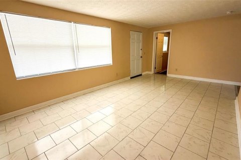 Villa ou maison à louer à New Port Richey, Floride: 3 chambres, 117.61 m2 № 2156638 - photo 2