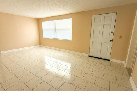 Villa ou maison à louer à New Port Richey, Floride: 3 chambres, 117.61 m2 № 2156638 - photo 5