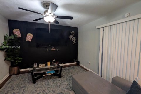 Adosado en venta en Miami Gardens, Florida, 2 dormitorios, 81.1 m2 № 1953785 - foto 6