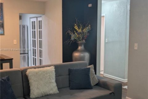 Adosado en venta en Miami Gardens, Florida, 2 dormitorios, 81.1 m2 № 1953785 - foto 10