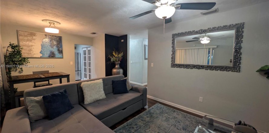 Adosado en Miami Gardens, Florida 2 dormitorios, 81.1 m2 № 1953785