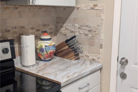 Adosado en venta en Miami Gardens, Florida, 2 dormitorios, 81.1 m2 № 1953785 - foto 18