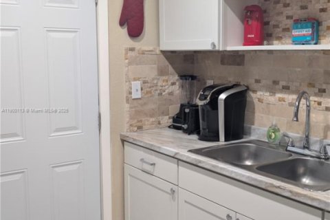 Adosado en venta en Miami Gardens, Florida, 2 dormitorios, 81.1 m2 № 1953785 - foto 26