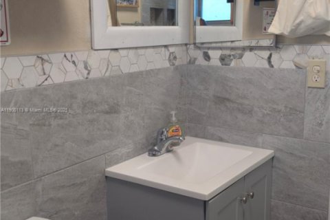 Adosado en venta en Miami Gardens, Florida, 2 dormitorios, 81.1 m2 № 1953785 - foto 24