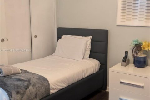 Adosado en venta en Miami Gardens, Florida, 2 dormitorios, 81.1 m2 № 1953785 - foto 25