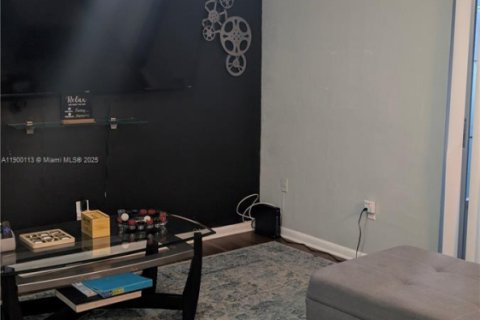 Adosado en venta en Miami Gardens, Florida, 2 dormitorios, 81.1 m2 № 1953785 - foto 7