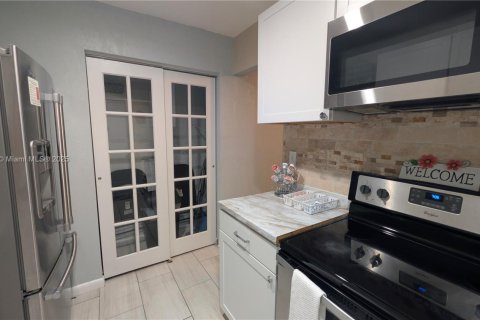 Adosado en venta en Miami Gardens, Florida, 2 dormitorios, 81.1 m2 № 1953785 - foto 16