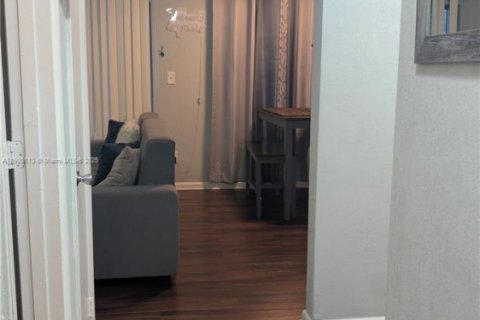 Adosado en venta en Miami Gardens, Florida, 2 dormitorios, 81.1 m2 № 1953785 - foto 2