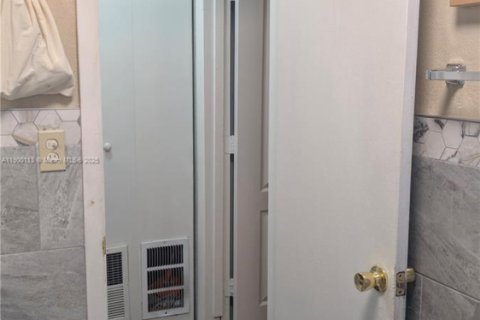 Adosado en venta en Miami Gardens, Florida, 2 dormitorios, 81.1 m2 № 1953785 - foto 23