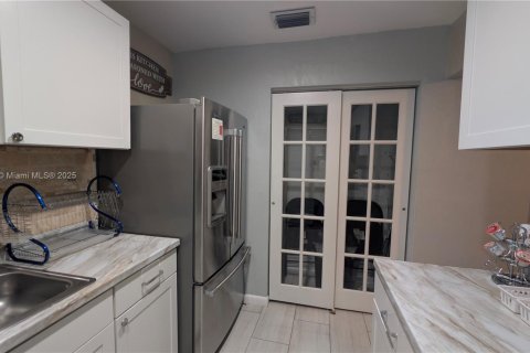 Adosado en venta en Miami Gardens, Florida, 2 dormitorios, 81.1 m2 № 1953785 - foto 17