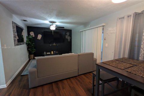 Adosado en venta en Miami Gardens, Florida, 2 dormitorios, 81.1 m2 № 1953785 - foto 5