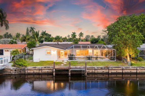 Casa en venta en Fort Lauderdale, Florida, 3 dormitorios, 156.82 m2 № 1970979 - foto 1