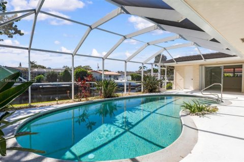 Casa en venta en Fort Lauderdale, Florida, 3 dormitorios, 156.82 m2 № 1970979 - foto 2