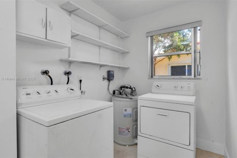 Casa en venta en Fort Lauderdale, Florida, 3 dormitorios, 156.82 m2 № 1970979 - foto 25