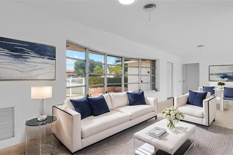 Casa en venta en Fort Lauderdale, Florida, 3 dormitorios, 156.82 m2 № 1970979 - foto 11